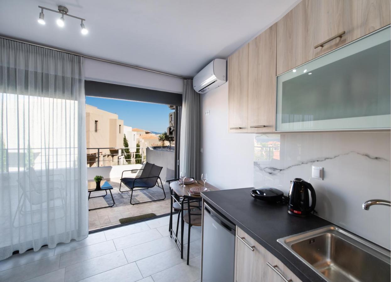 Angelica'S And Irene'S Design Apartments Swimming Pool نِكيانا المظهر الخارجي الصورة
